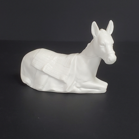 Avon Nativity Collectible The Donkey White Porcelain Christmas 1984 with Box - Picture 3 of 12